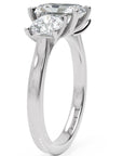 Inel de Logodnă Duchesse Lumière Radiant și Rotund cu Trei Diamante Naturale de 2.45 ct