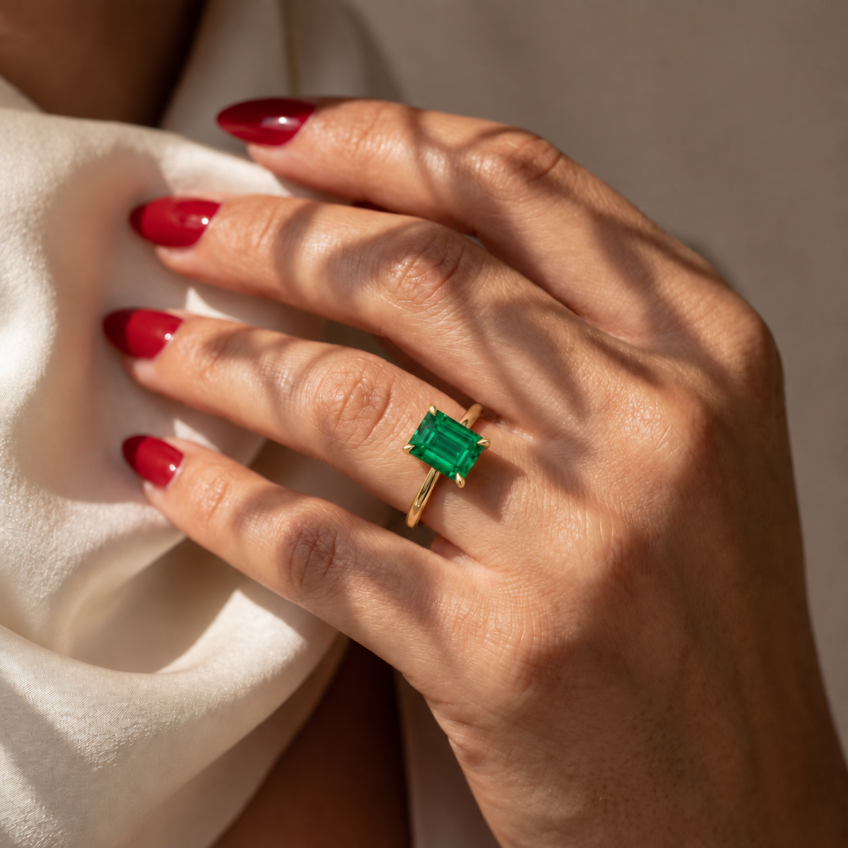 Inel de Logodnă Raphael din Aur 14k cu Smarald Creat în Laborator Emerald Cut 7x9 mm din 14k Aur Galben - Castelo.ro
