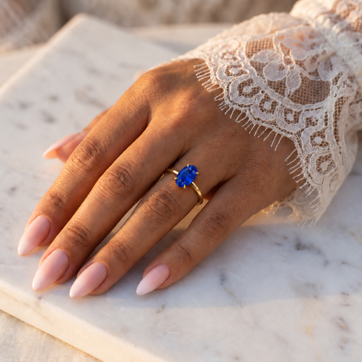 Inel de Logodnă Enigma din Aur 14k cu Safir Creat în Laborator Oval 7x10 mm din 14k Aur Galben - Castelo.ro