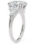 Inel de Logodnă Romanov din Aur 14k cu Moissanite Cushion de 3 ct din 14k Aur Alb - Castelo.ro