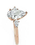 Inel de Logodnă cu Trei Diamante Create în Laborator Pară de 1.5 ct
