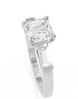 Inel de Logodnă Pave Ava cu Trei Moissanite de 2.6 ct