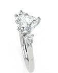 Inel de Logodnă Eternal Heart cu Trei Diamante Create în Laborator de 1.7 ct