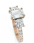 Inel de Logodnă Monaco L'Emeralde cu Trei Moissanite de 2.6 ct