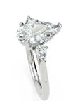 Inel de Logodnă cu Trei Diamante Create în Laborator Pară de 1.5 ct