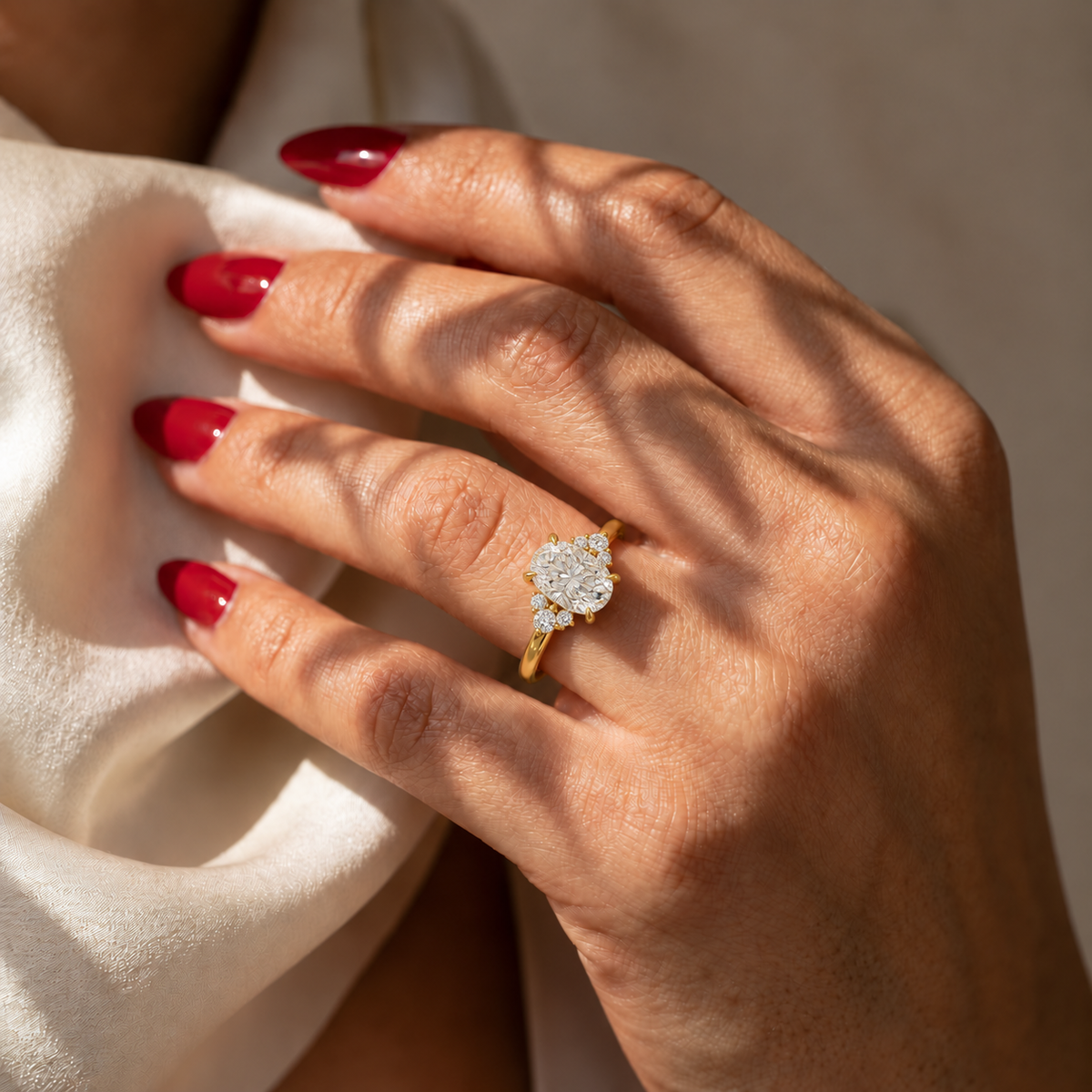 Inel de Logodnă Richmond din Aur 14k cu Moissanite Oval de 1.5 ct din 14k Aur Galben - Castelo.ro