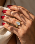 Inel de Logodnă Schönbrunn din Aur 14k cu Diamant Creat în Laborator Oval de 2 ct din 14k Aur Galben - Castelo.ro