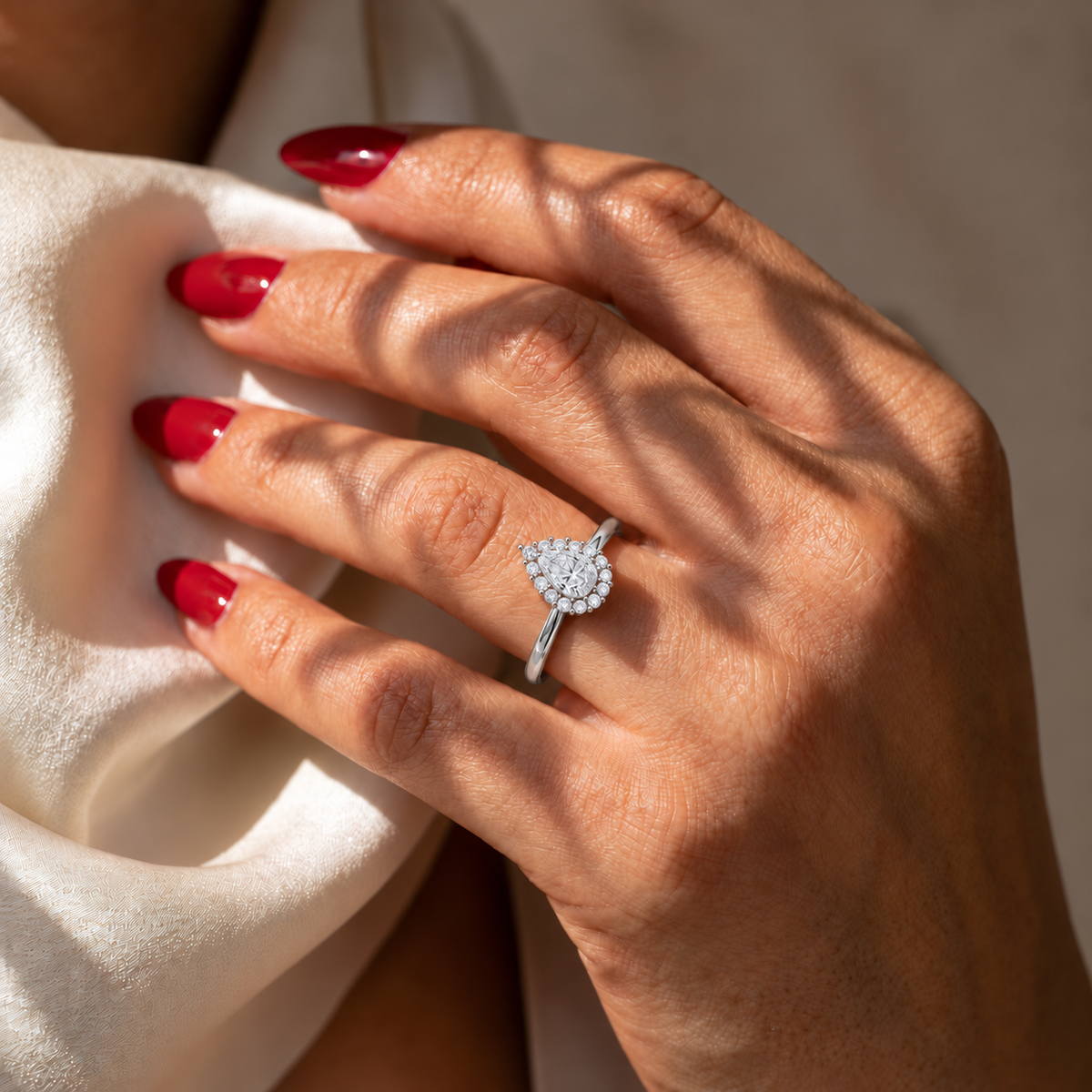 Inel de Logodnă St. Moritz din Aur 18k cu Moissanite Pear de 0.3 ct din Platina - Castelo.ro
